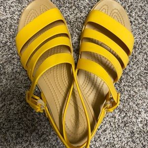 Women’s Croc sandals | yellow | size 8